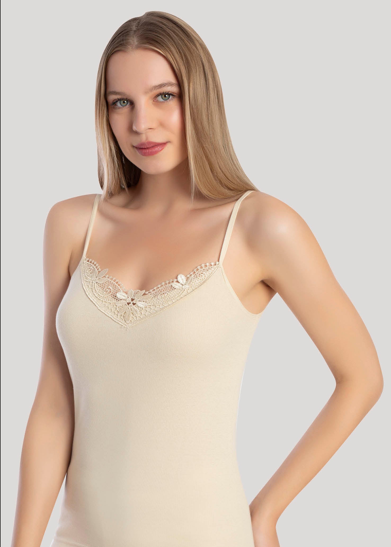 Basic İp Askılı Güpürlü Ribana Atlet