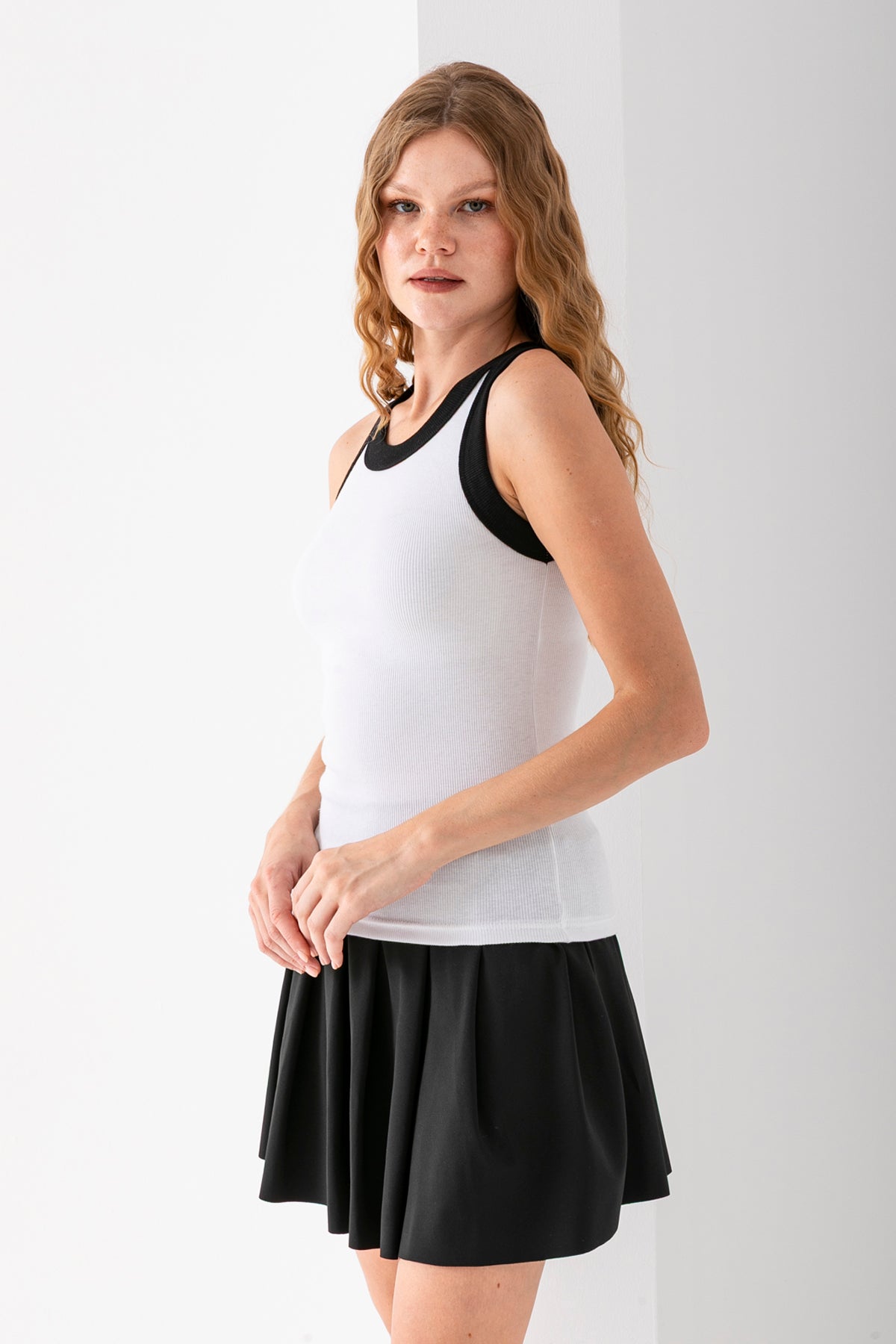 Merry Kadın 2 li Siyah Beyaz Şeritli Fittili Halter Yaka Basic Atlet 3002