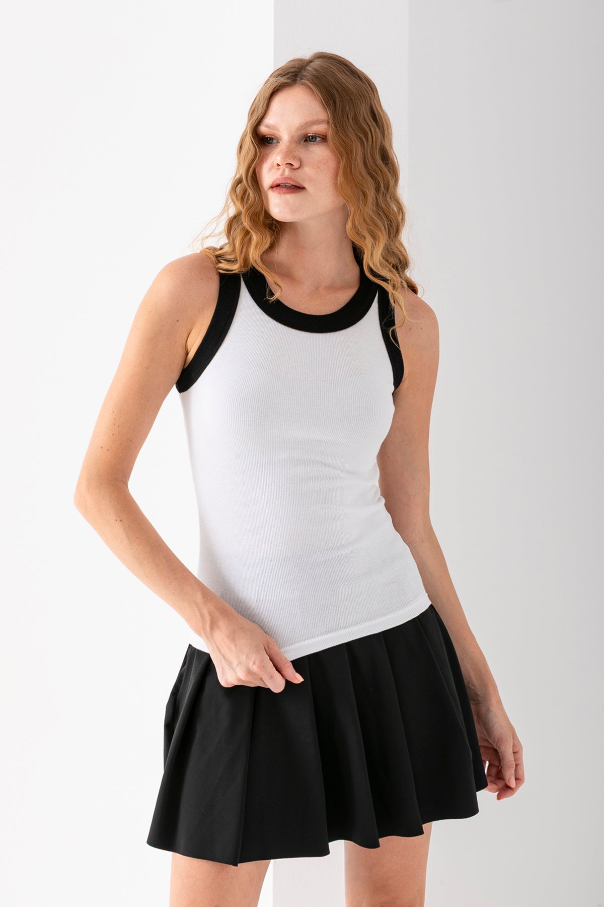 Merry Kadın 2 li Siyah Beyaz Şeritli Fittili Halter Yaka Basic Atlet 3002